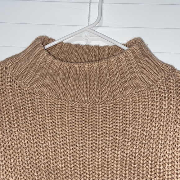 Forever 21 Turtleneck Cropped sweater - Picture 2 of 4